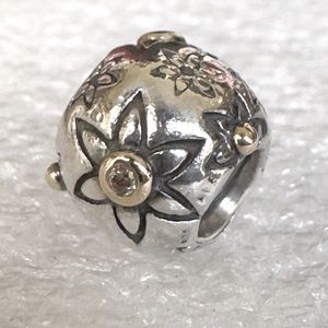 100% Authentic PANDORA S925 14K  Diamond Flower Power Retired 790399DN Charm